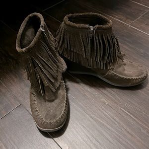 Minnetonka fringe sude booties